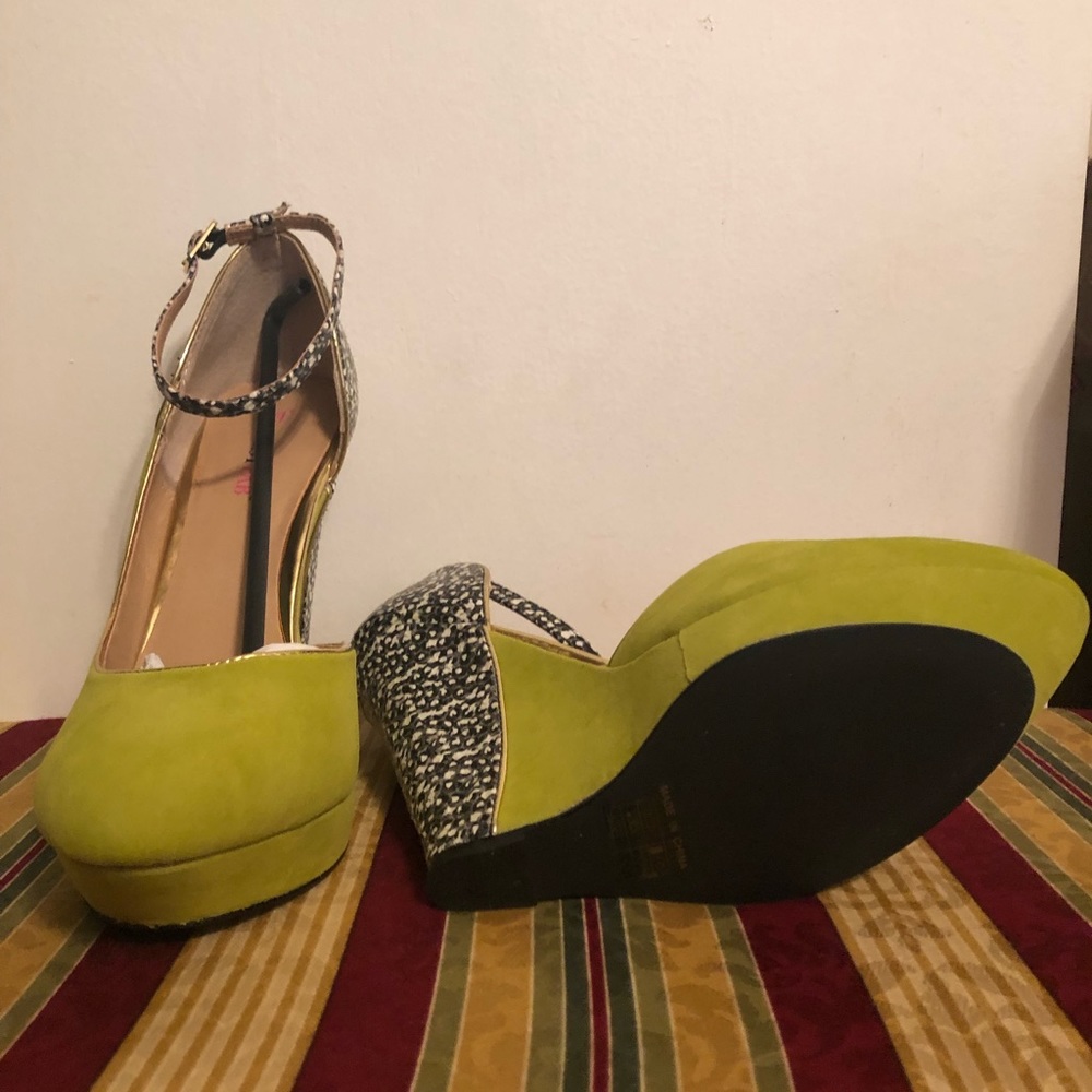 Wedge Heels - Picture 3 of 8